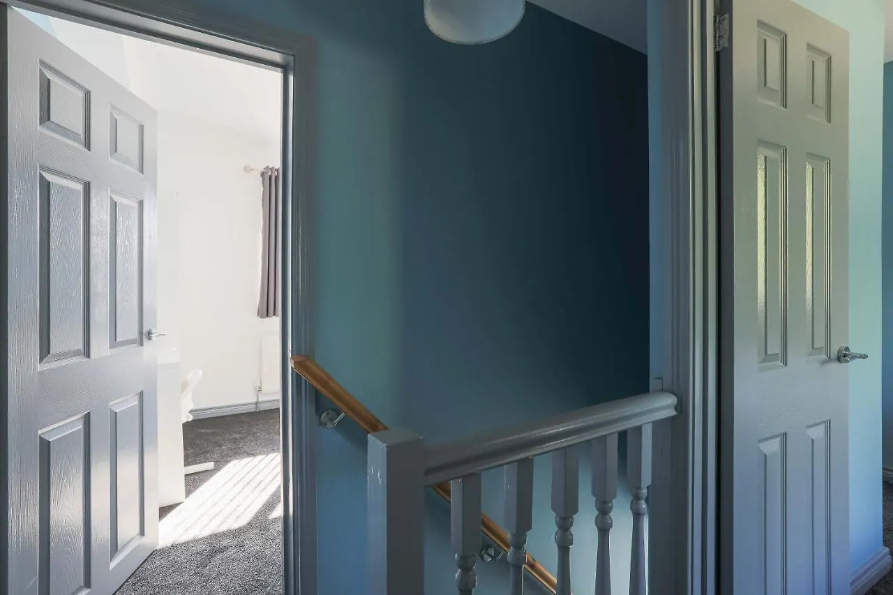Fully Refurbished North Belfast Home Holiday home