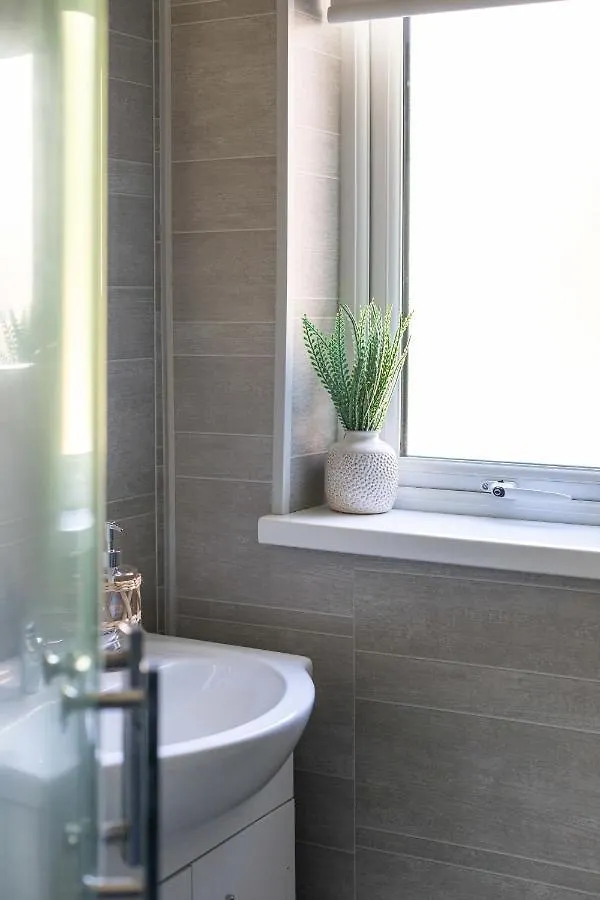 Fully Refurbished North Belfast Home Holiday home